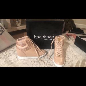 Bebe size 7 sneaker with heal